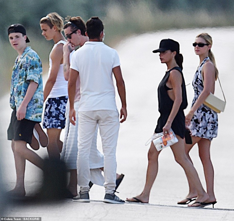 gia dinh david beckham vui ve di du lich cung con dau tuong lai o italy hinh 3