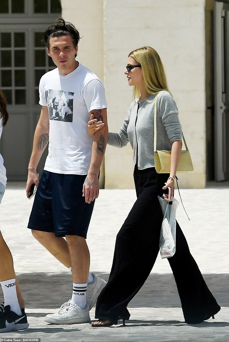 gia dinh david beckham vui ve di du lich cung con dau tuong lai o italy hinh 4