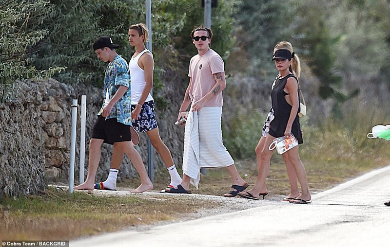 gia dinh david beckham vui ve di du lich cung con dau tuong lai o italy hinh 5