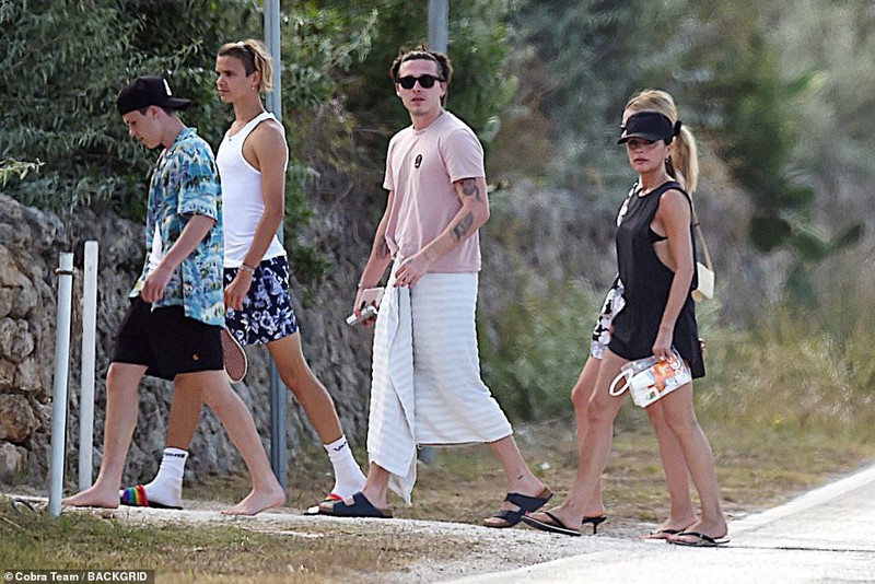 gia dinh david beckham vui ve di du lich cung con dau tuong lai o italy hinh 6