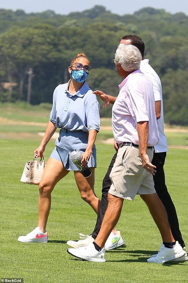 jennifer lopez va ban trai hon nhau ngot ngao khi di choi golf hinh 3