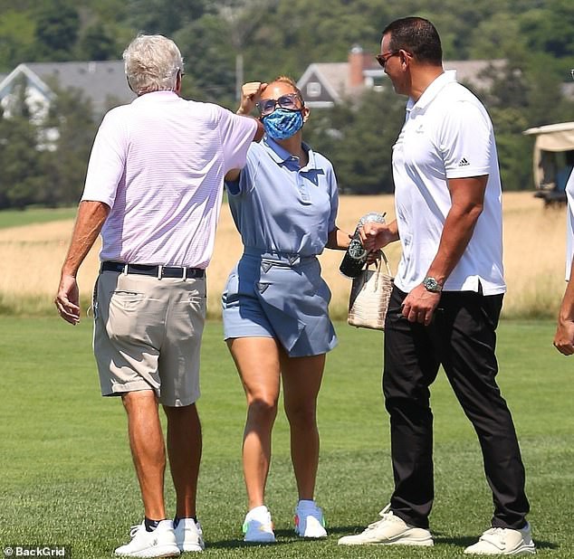 jennifer lopez va ban trai hon nhau ngot ngao khi di choi golf hinh 4