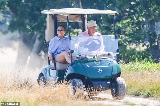 jennifer lopez va ban trai hon nhau ngot ngao khi di choi golf hinh 6