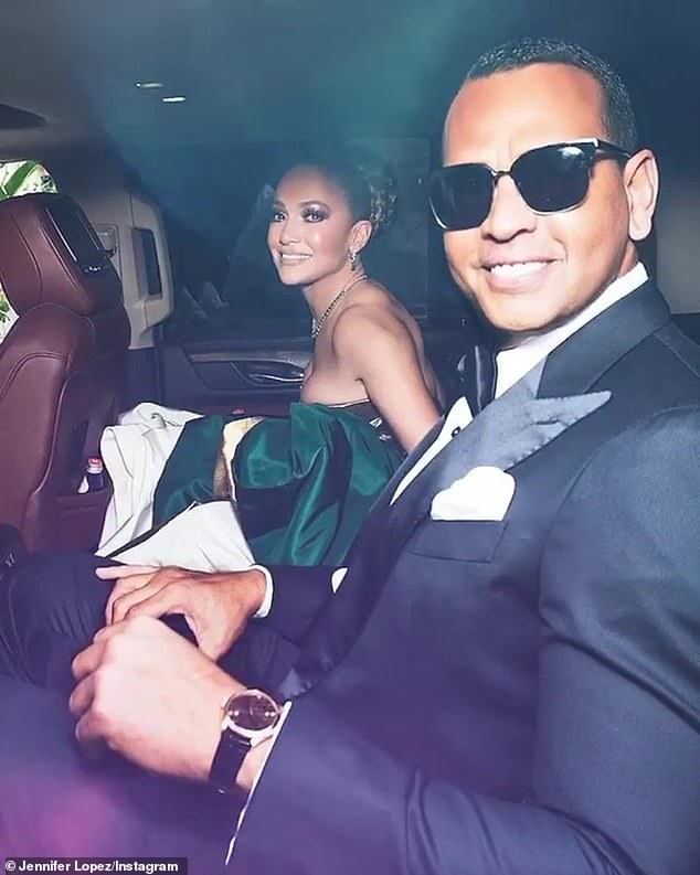 jennifer lopez va ban trai hon nhau ngot ngao khi di choi golf hinh 8