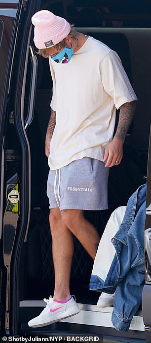 justin bieber cuoi noi vui ve cung vo xinh dep khi di an trua tai nha hang hinh 4