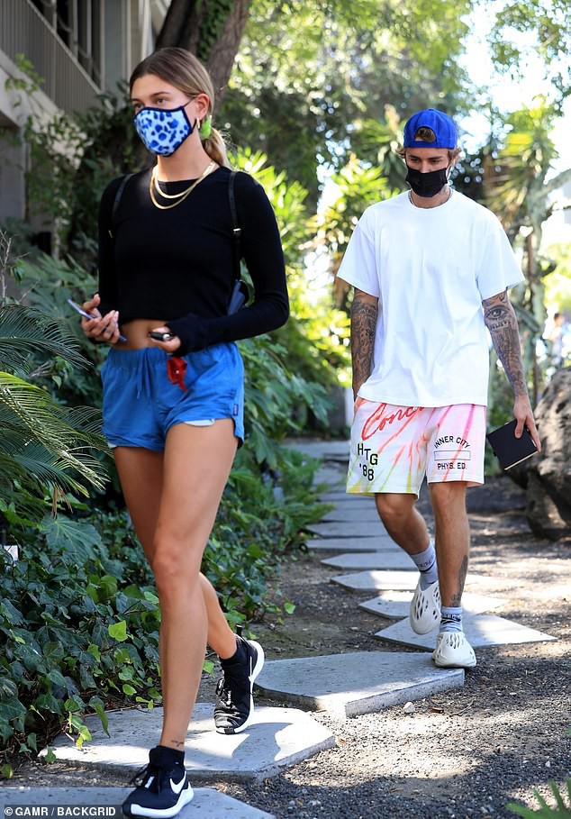 justin bieber ngot ngao nam tay ba xa di an trua o los angeles hinh 3