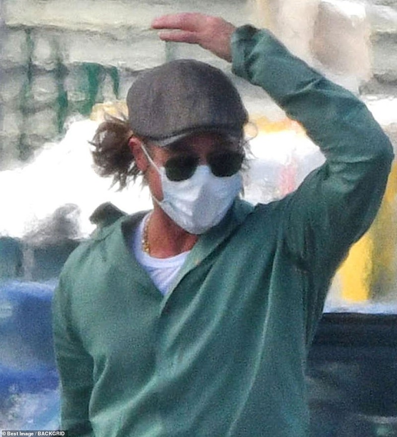 brad pitt den phap cung ban gai tin don bang may bay rieng hinh 4