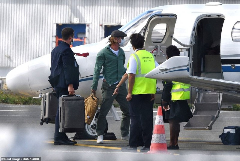 brad pitt den phap cung ban gai tin don bang may bay rieng hinh 5