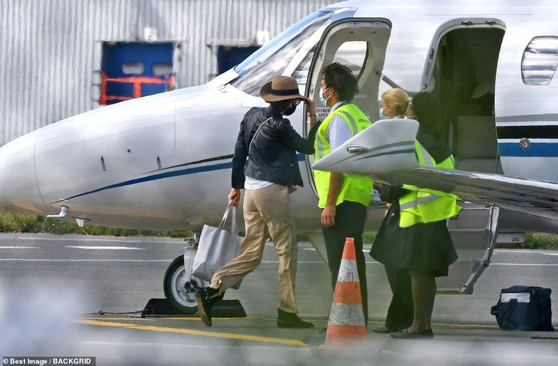 brad pitt den phap cung ban gai tin don bang may bay rieng hinh 6