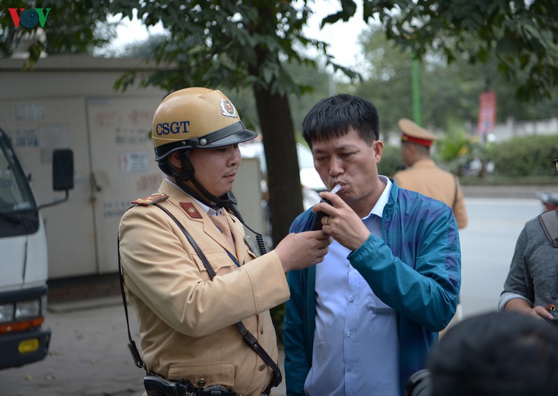 "cam tiet" tai xe uong ruou, bia: nghi dinh 100 co la qua nang? hinh 1