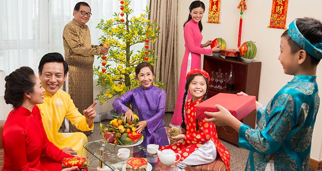 xong dat tet canh ty 2020, chon nguoi lon hay tre em se nhieu may man? hinh 1