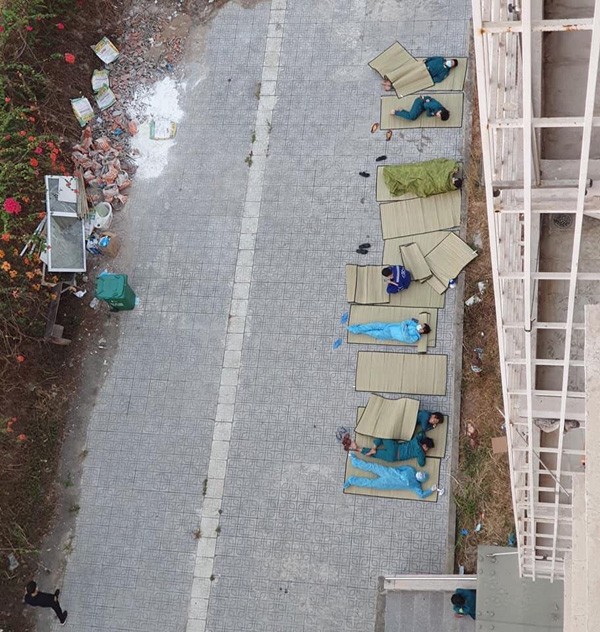 ly do it ai ngo cua ba me viet o nga quyet tranh dich tai cho khien ai cung xuc dong hinh 1