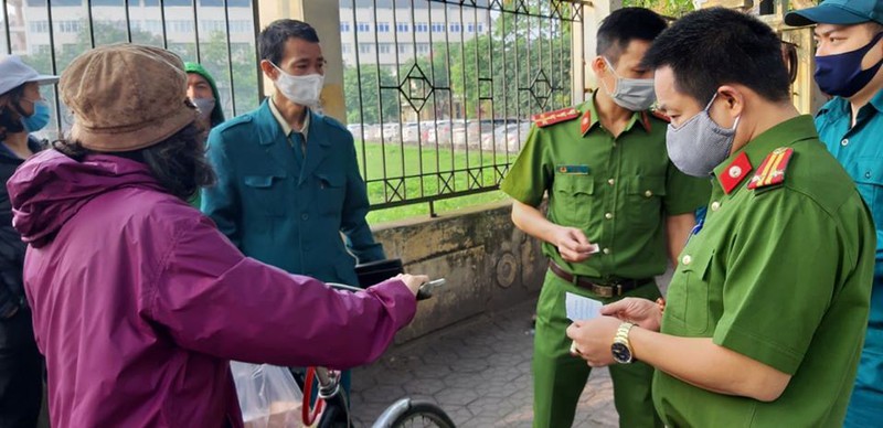 "neu con chen lan, du dau xot toi van phai dong cua atm gao mien phi" hinh 1