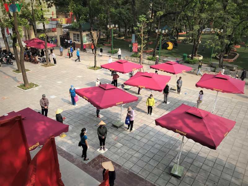 bat ngo tam dung atm rut gao "bang chan" o nghia tan, ha noi hinh 1