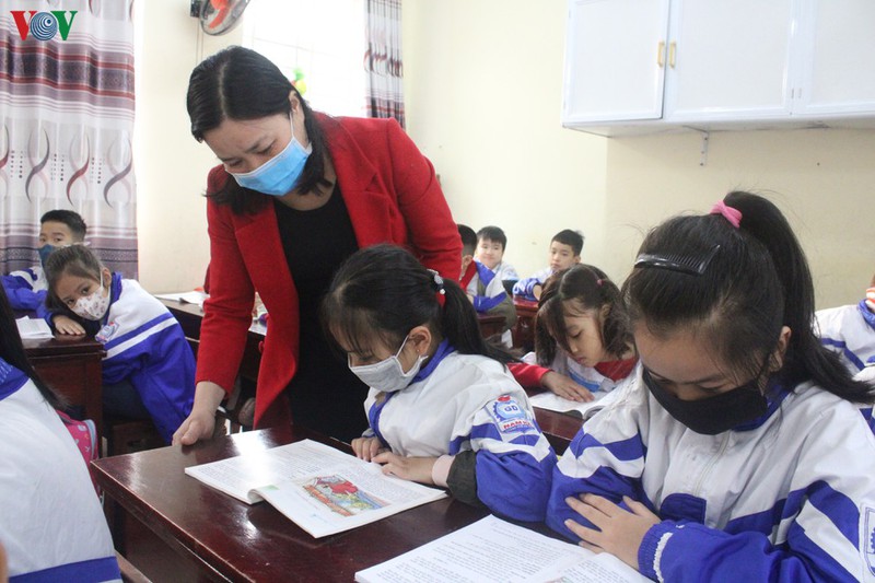 sang nay, hoc sinh tinh thanh nao di hoc tro lai sau khi nghi tranh dich covid-19? hinh 1