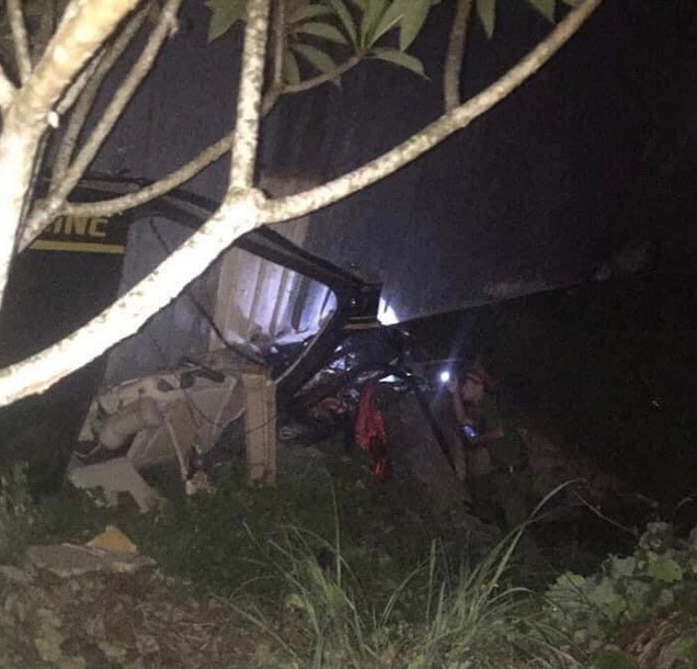 hien truong vu container de xe limousine, nu giam doc va 2 nguoi tu nan hinh 2