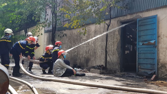 thot tim nghe tieng no lon tai kho hoa chat o cang duc giang, ha noi hinh 8