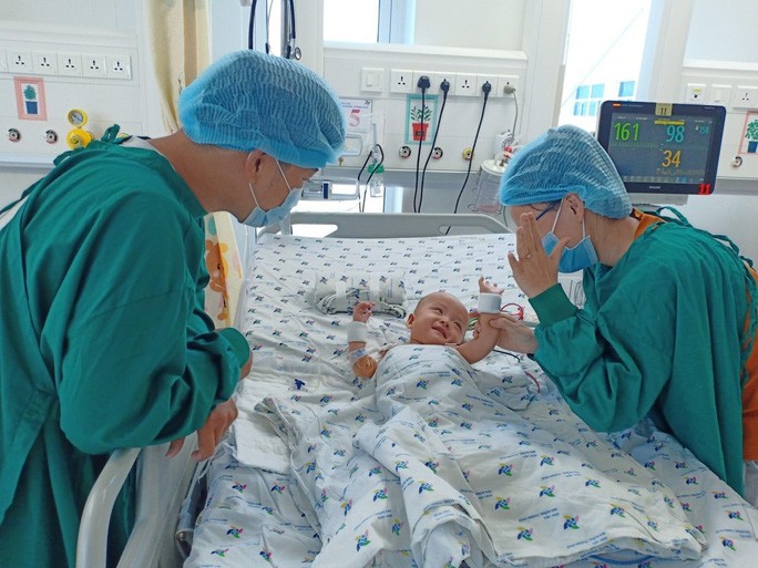 tan chay truoc bieu cam de thuong cua 2 be dieu nhi, truc nhi  hinh 7
