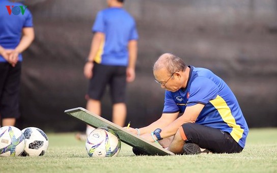thay park va vff tim cach go "nut that" lich vong loai world cup va aff cup hinh 1