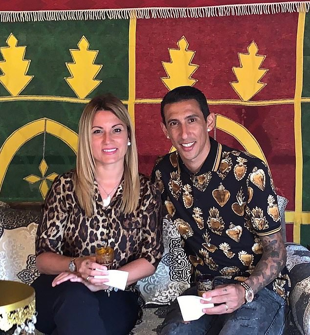 cuoc song "dia nguc" o manchester qua tam su cua vo angel di maria hinh 1