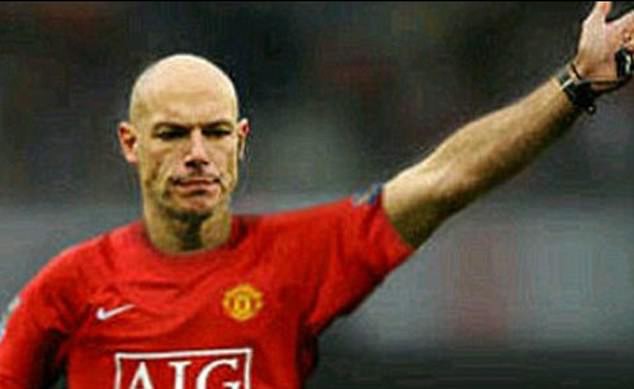 mong cr7 hong penalty - tam tu cua trong tai bi xem la than ho menh mu hinh 2