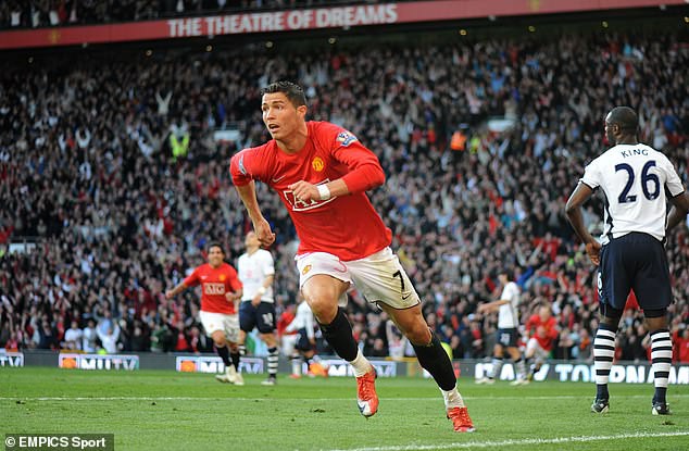 mong cr7 hong penalty - tam tu cua trong tai bi xem la than ho menh mu hinh 4