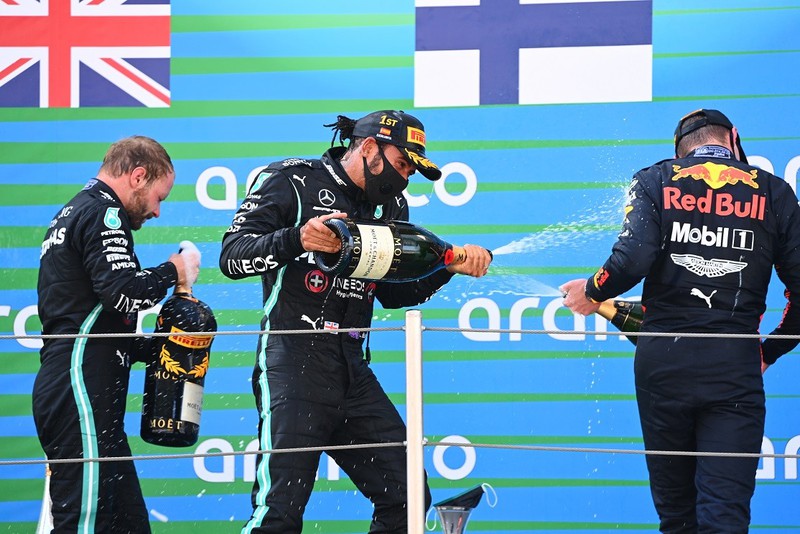 ket qua chang f1 tay ban nha: hamilton lap lai trat tu, "vuot mat" huyen thoai schumacher hinh 2
