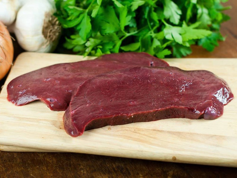 10 thuc pham co ham luong cholesterol cao can tranh hinh 1