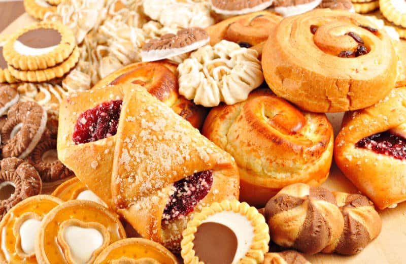 10 thuc pham co ham luong cholesterol cao can tranh hinh 5