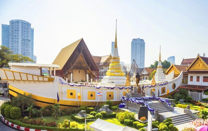 nhung ngoi chua nhat dinh ban phai ghe tham khi toi bangkok, thai lan hinh 3