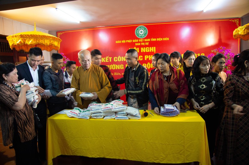 giao hoi phat giao viet nam trao qua tu thien toi dong bao tinh dien bien hinh 11
