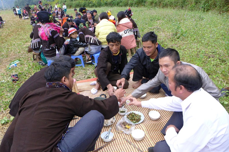 vui tet com moi cung nguoi lu hinh 1
