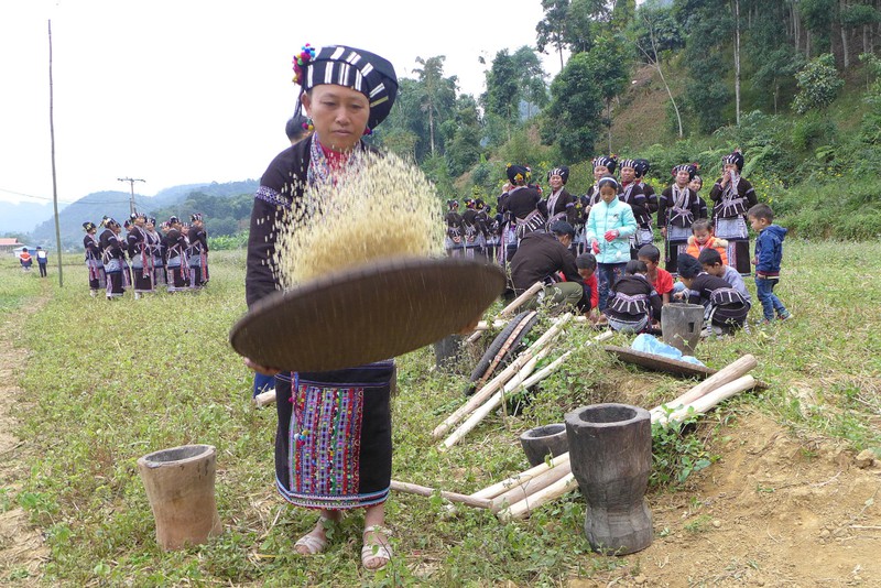 vui tet com moi cung nguoi lu hinh 2