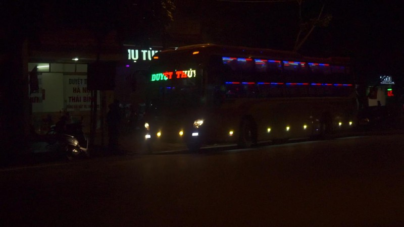 nha xe mo ben rieng, don bat khach sai quy dinh o lao cai hinh 1