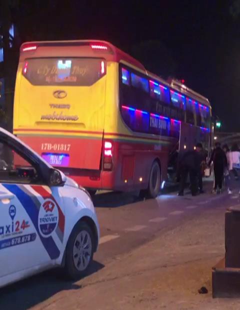 nha xe mo ben rieng, don bat khach sai quy dinh o lao cai hinh 3