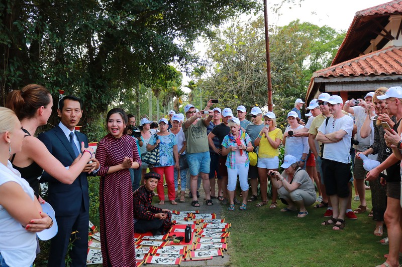 doanh nghiep du lich xoay chuyen de thu hut khach quoc te giua dich covid-19 hinh 1