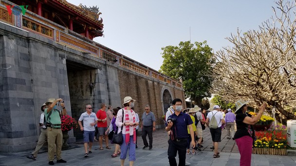 kich cau du lich: giam gia tour van giu nguyen chat luong dich vu hinh 2