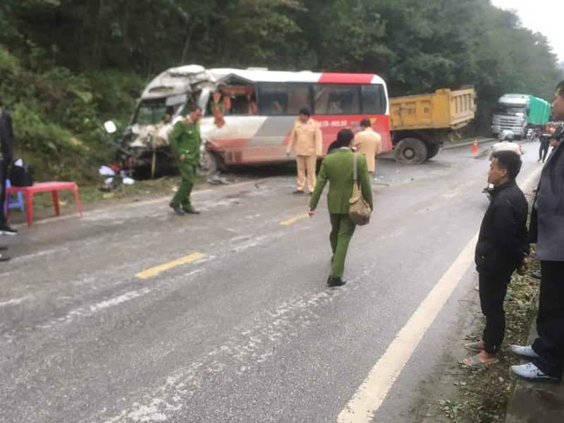 cao bang: va cham giao thong khien nhieu nguoi bi thuong hinh 1