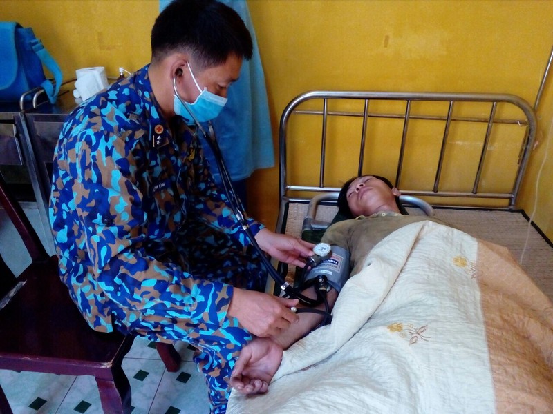 quan y truong sa cap cuu ngu dan gap nan trong qua trinh khai thac hinh 1