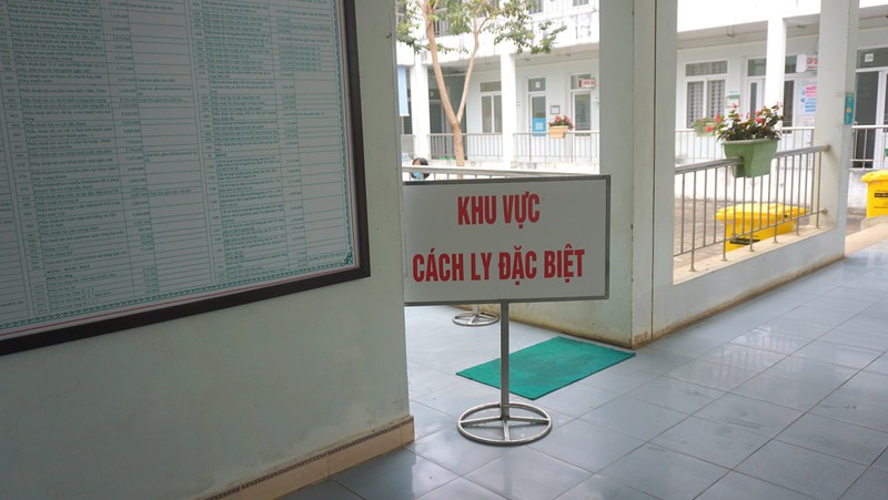 lao cai cach ly 2 cong dan nguoi anh di cung chuyen bay benh nhan so 17 hinh 1