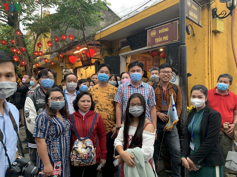 3 truong hop co bieu hien sot, dau hong o quang nam hien o dau? hinh 1