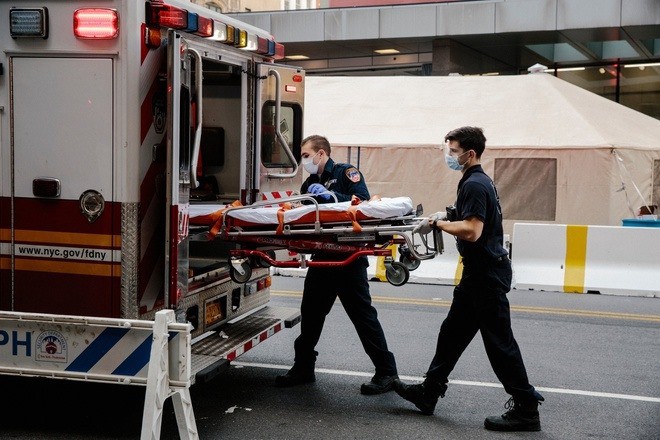 thu new york: nhung nguoi chet vi covid-19 deu ra di don doc hinh 1