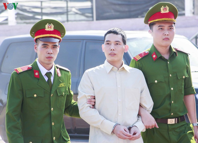 ngày đầu phiên tòa xét xử 9 bị cáo trong vụ án sát hại nữ sinh giao gà hình 7 ngay dau phien toa xet xu 9 bi cao trong vu an sat hai nu sinh giao ga hinh 7