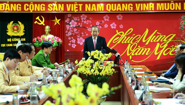 pho thu tuong truong hoa binh chuc tet cuc canh sat giao thong hinh 1
