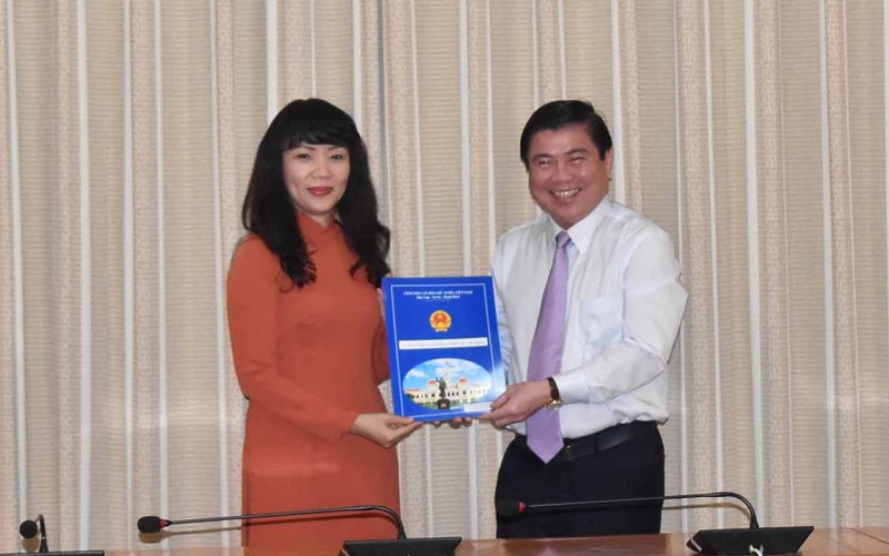 so tai chinh tp.hcm co tan nu giam doc hinh 1