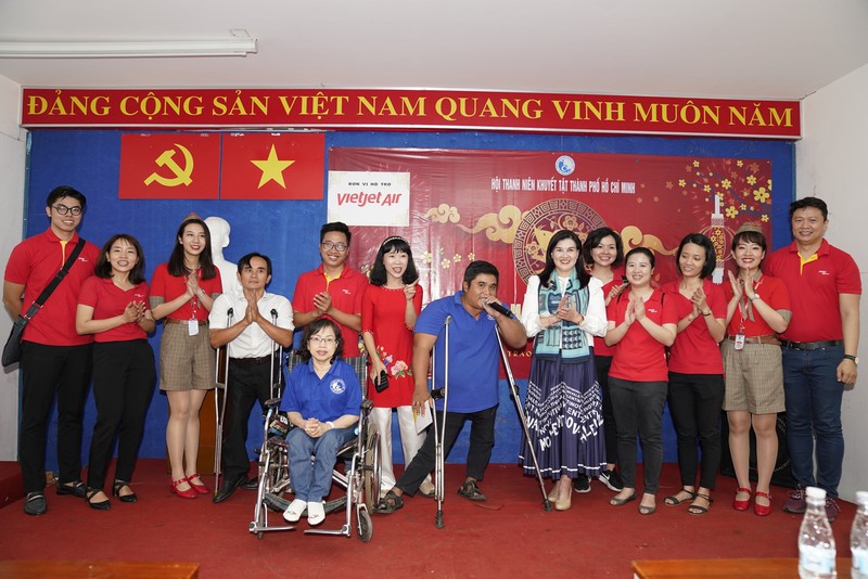 vietjet mang tet yeu thuong toi hoi thanh nien khuyet tat tp.hcm hinh 2