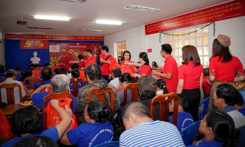 vietjet mang tet yeu thuong toi hoi thanh nien khuyet tat tp.hcm hinh 6