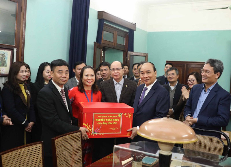thu tuong dang huong tuong nho bac ho hinh 2
