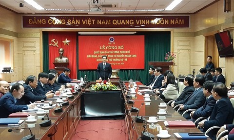 trao quyet dinh cua thu tuong bo nhiem thu truong bo y te nguyen thanh long hinh 2