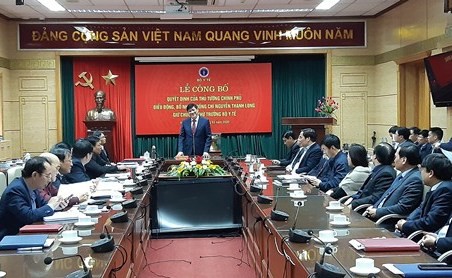 trao quyet dinh cua thu tuong bo nhiem thu truong bo y te nguyen thanh long hinh 3